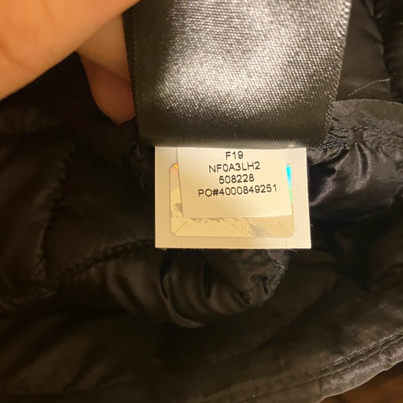The North Face ThermoBall Trekker Jacket In Black Mens L Quilted Lyft Logo - Picture 10 of 11